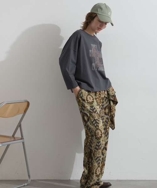 le colis(ルコリ)の「天竺 ロゴ ワイドTEE(Tシャツ/カットソー・レディース・グレイッシュベージュ/ブラウン/チャコールグレー・FREE)」の17枚目の写真