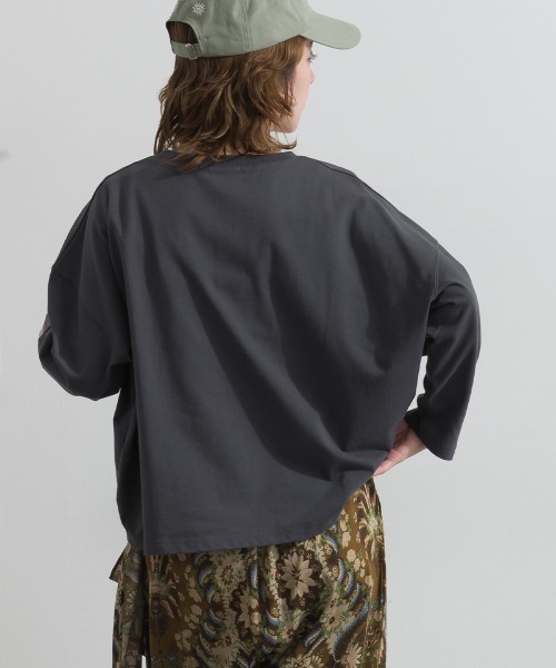 le colis(ルコリ)の「天竺 ロゴ ワイドTEE(Tシャツ/カットソー・レディース・グレイッシュベージュ/ブラウン/チャコールグレー・FREE)」の18枚目の写真