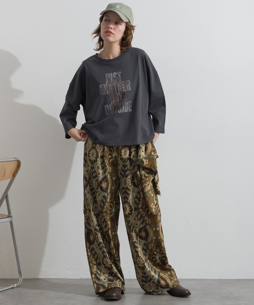 le colis(ルコリ)の「天竺 ロゴ ワイドTEE(Tシャツ/カットソー・レディース・グレイッシュベージュ/ブラウン/チャコールグレー・FREE)」の21枚目の写真