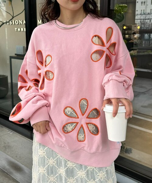 HELLO.SANFRANCISCO(ハローサンフランシスコ)の「【HELLO.SANFRANCISCO】フラワーカットアウトオーバースウェット(スウェット・レディース・ネイビー/アイボリー/ライトグレー/チャコールグレー/ピンク/ブルー・ONE SIZE)」の6枚目の写真