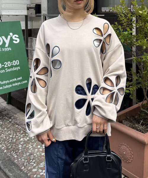 HELLO.SANFRANCISCO(ハローサンフランシスコ)の「【HELLO.SANFRANCISCO】フラワーカットアウトオーバースウェット(スウェット・レディース・ネイビー/アイボリー/ライトグレー/チャコールグレー/ピンク/ブルー・ONE SIZE)」の7枚目の写真