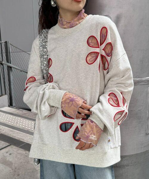 HELLO.SANFRANCISCO(ハローサンフランシスコ)の「【HELLO.SANFRANCISCO】フラワーカットアウトオーバースウェット(スウェット・レディース・ネイビー/アイボリー/ライトグレー/チャコールグレー/ピンク/ブルー・ONE SIZE)」の16枚目の写真