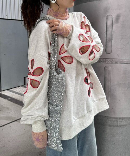 HELLO.SANFRANCISCO(ハローサンフランシスコ)の「【HELLO.SANFRANCISCO】フラワーカットアウトオーバースウェット(スウェット・レディース・ネイビー/アイボリー/ライトグレー/チャコールグレー/ピンク/ブルー・ONE SIZE)」の19枚目の写真
