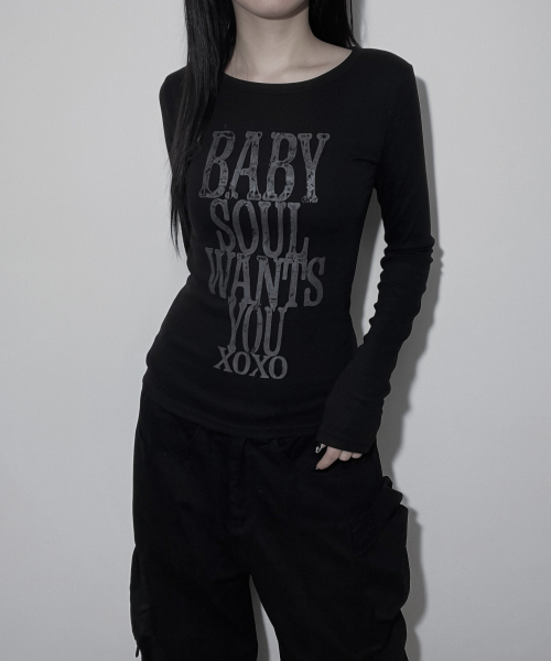 IZROOM（イズルーム）の「ソウル スリムフィット長袖トップス (BLACK)（Tシャツ/カットソー・レディース・その他・FREE）」の2枚目の写真