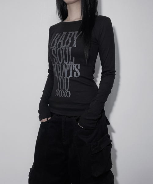 IZROOM（イズルーム）の「ソウル スリムフィット長袖トップス (BLACK)（Tシャツ/カットソー・レディース・その他・FREE）」の5枚目の写真