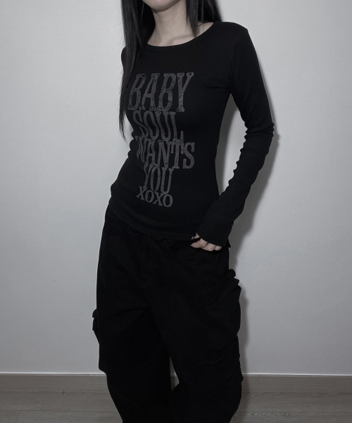 IZROOM（イズルーム）の「ソウル スリムフィット長袖トップス (BLACK)（Tシャツ/カットソー・レディース・その他・FREE）」の6枚目の写真