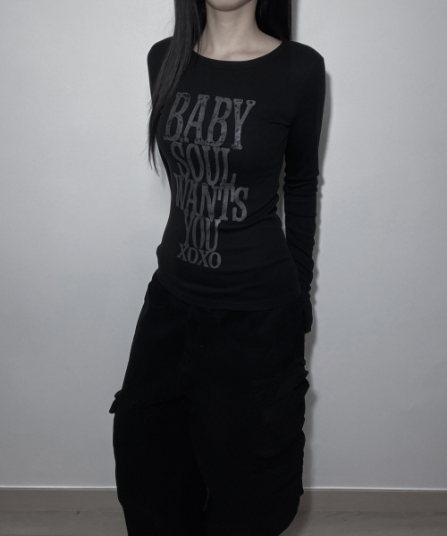 IZROOM（イズルーム）の「ソウル スリムフィット長袖トップス (BLACK)（Tシャツ/カットソー・レディース・その他・FREE）」の7枚目の写真