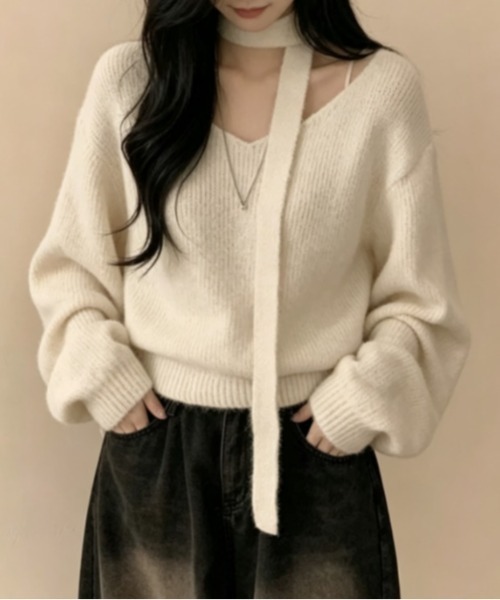 Aelina(エリナ)の「チョーカー風ネックストラップ付きVネックルーズニットトップス(ニット/セーター・レディース・オフホワイト/グレー/ブルー/ピンク・FREE)」の2枚目の写真