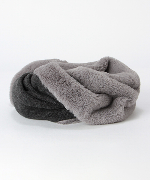 LBC（エルビーシー）の「ニットxファー切り替えスヌード（ストール/ショール・レディース・ブラック/オフホワイト/グレー・FREE）」の4枚目の写真