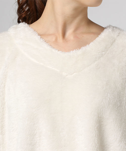 MERLOT（メルロー）の「もこもこファープルオーバー1215（その他トップス・レディース・ブラック/ベージュ/オフホワイト・FREE）」の4枚目の写真