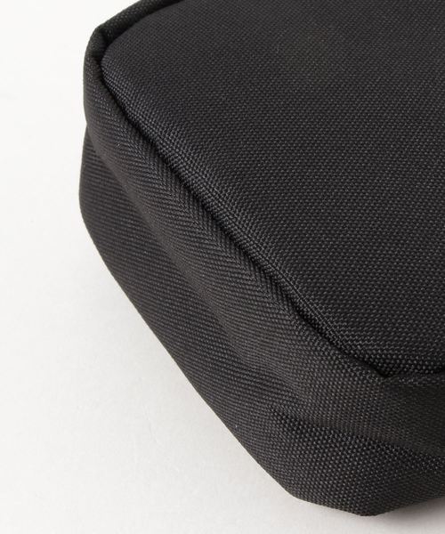 XLARGE（エクストララージ）の「【XLARGE×Columbia】PRICE STREAM MINI SHOULDER/コロンビア（ショルダーバッグ・メンズ・ブラック・ONE SIZE）」の3枚目の写真