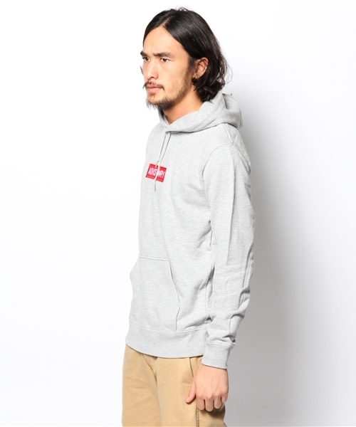 WEGO(ウィゴー)の「WEGO/ワッペンBOXロゴプルパーカー(パーカー・メンズ・ブラック/杢グレー/ブルー/ホワイト/ネイビー/ワイン・MEDIUM/LARGE)」の7枚目の写真