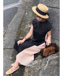 ワンピースをプチスカーフで大人可愛く♥ シンプルなワンピースの 