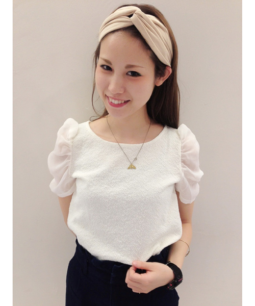 Chico（チコ）の「ギャザー袖シフォンTOPS（Tシャツ/カットソー・レディース・ホワイト/ブラック/レッド/ダークブルー/ネイビー・FREE）」の2枚目の写真