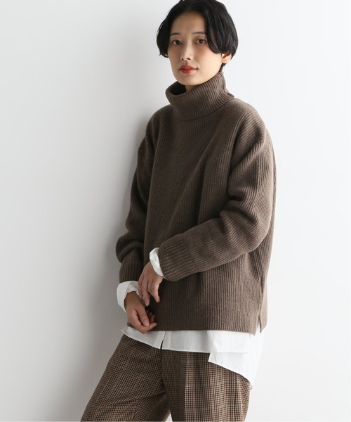 JOURNAL STANDARD LUXE(ジャーナルスタンダード ラックス)の「アゼキョウシュク タートルプルオーバー(ニット/セーター・レディース・ベージュ/ブラウン・FREE)」の2枚目の写真