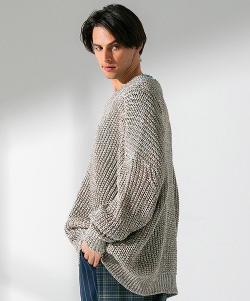 UNITED TOKYO（ユナイテッドトウキョウ）の「テープヤーンオーバーサイズⅤニット/ビックシルエット（ニット/セーター・メンズ・ブラック/ベージュ・FREE）」の6枚目の写真