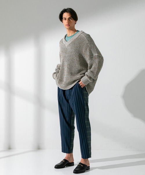 UNITED TOKYO（ユナイテッドトウキョウ）の「テープヤーンオーバーサイズⅤニット/ビックシルエット（ニット/セーター・メンズ・ブラック/ベージュ・FREE）」の9枚目の写真