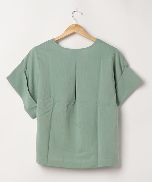 Vネックターンバックブラウス