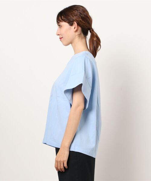 Vネックターンバックブラウス