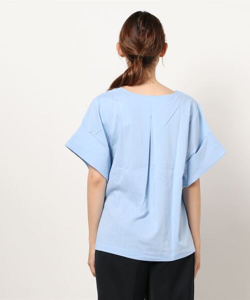 Vネックターンバックブラウス