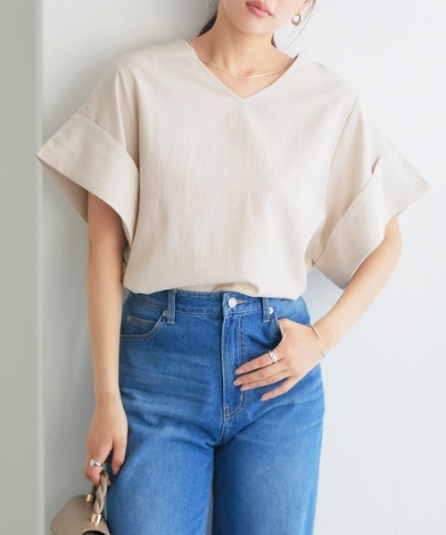 Vネックターンバックブラウス