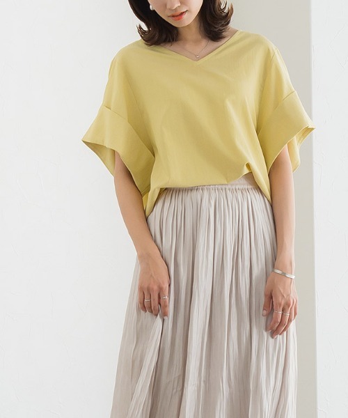 Vネックターンバックブラウス