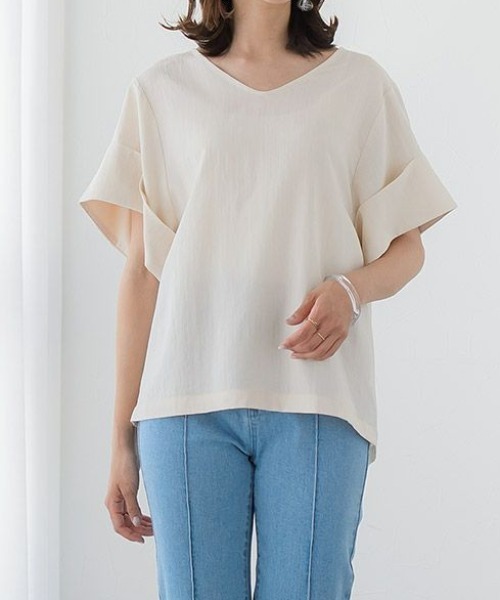 Vネックターンバックブラウス