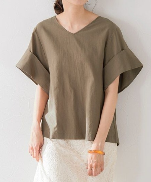 Vネックターンバックブラウス