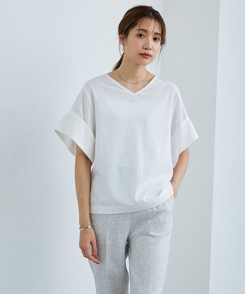 Vネックターンバックブラウス