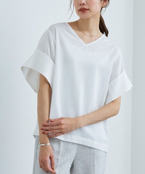 Vネックターンバックブラウス