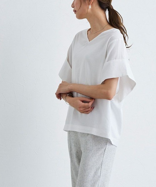 Vネックターンバックブラウス