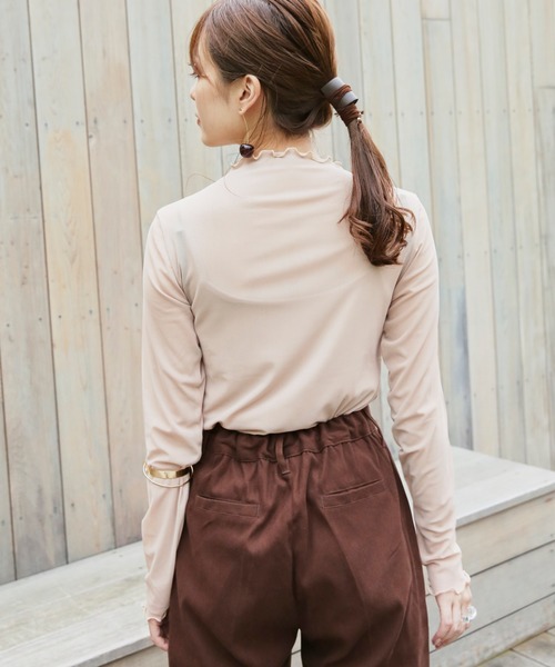 VANNIE U（ヴァニーユー）の「ハイネックチュールT（Tシャツ/カットソー・レディース・ブラウン/ベージュ・FREE）」の20枚目の写真
