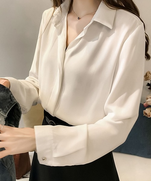 Ulysses（ユリシス）の「マットサテンシャツ（シャツ/ブラウス・レディース・ブルー/ベージュ/ホワイト/ブラック・M/L）」の2枚目の写真