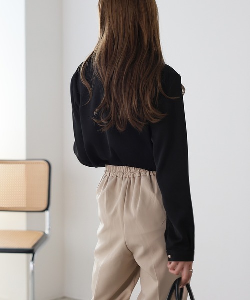 Ulysses（ユリシス）の「マットサテンシャツ（シャツ/ブラウス・レディース・ブルー/ベージュ/ホワイト/ブラック・M/L）」の12枚目の写真