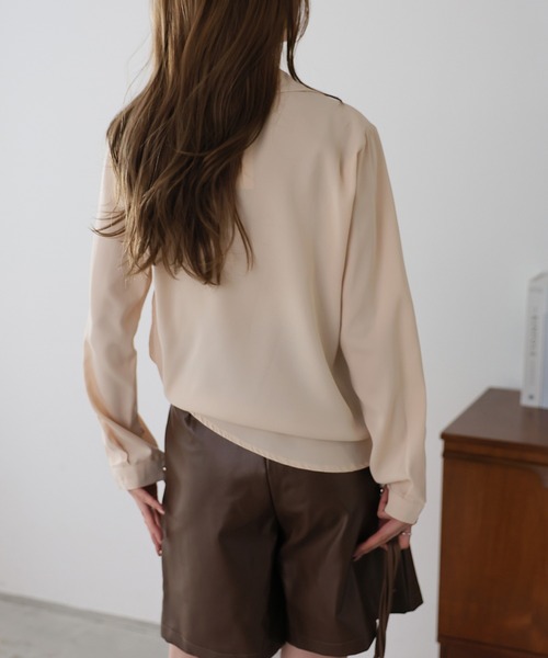 Ulysses（ユリシス）の「マットサテンシャツ（シャツ/ブラウス・レディース・ブルー/ベージュ/ホワイト/ブラック・M/L）」の20枚目の写真