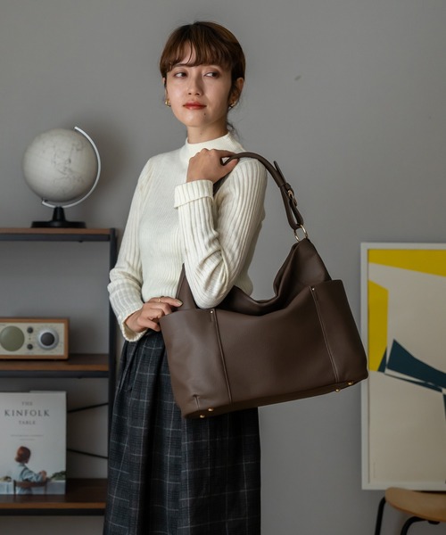 VitaFelice(ヴィータフェリーチェ)の「本革ワンショルダーバッグ(ショルダーバッグ・レディース・ブラック/ブラウン系その他/ベージュ系その他・FREE)」の1枚目の写真