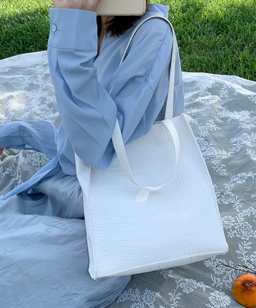 JUNOAH（ジュノア）の「型押しトートバッグ（トートバッグ・レディース・ブラック/ホワイト/パープル/グリーン/ブルー・FREE）」の2枚目の写真