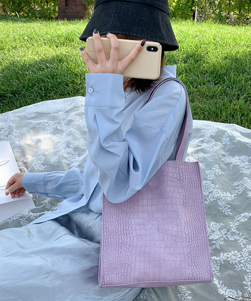 JUNOAH（ジュノア）の「型押しトートバッグ（トートバッグ・レディース・ブラック/ホワイト/パープル/グリーン/ブルー・FREE）」の6枚目の写真