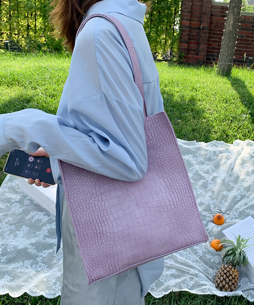 JUNOAH（ジュノア）の「型押しトートバッグ（トートバッグ・レディース・ブラック/ホワイト/パープル/グリーン/ブルー・FREE）」の9枚目の写真