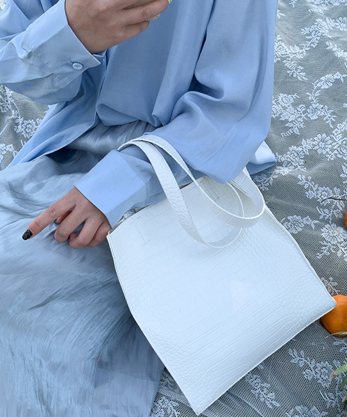 JUNOAH（ジュノア）の「型押しトートバッグ（トートバッグ・レディース・ブラック/ホワイト/パープル/グリーン/ブルー・FREE）」の12枚目の写真