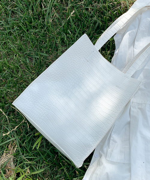 JUNOAH（ジュノア）の「型押しトートバッグ（トートバッグ・レディース・ブラック/ホワイト/パープル/グリーン/ブルー・FREE）」の7枚目の写真