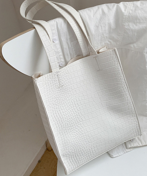 JUNOAH（ジュノア）の「型押しトートバッグ（トートバッグ・レディース・ブラック/ホワイト/パープル/グリーン/ブルー・FREE）」の16枚目の写真