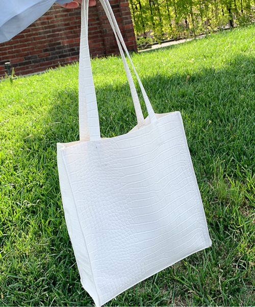 JUNOAH（ジュノア）の「型押しトートバッグ（トートバッグ・レディース・ブラック/ホワイト/パープル/グリーン/ブルー・FREE）」の10枚目の写真