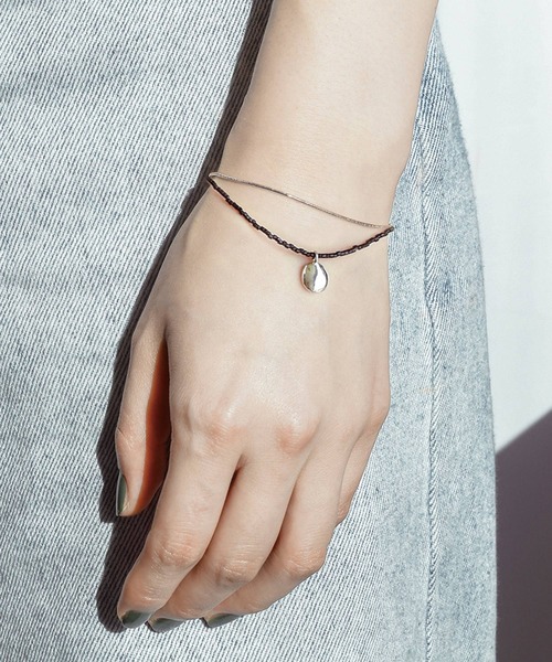 GOLDY（ゴールディ）の「カラー ビーズ × ポイント メタル レイヤード ブレスレット（ブレスレット・レディース・ホワイト/ライトグレー/ブラック/ライトピンク・FREE）」の5枚目の写真