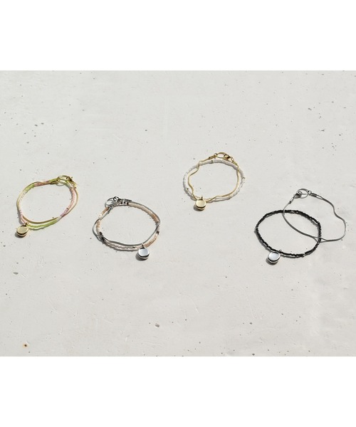 GOLDY（ゴールディ）の「カラー ビーズ × ポイント メタル レイヤード ブレスレット（ブレスレット・レディース・ホワイト/ライトグレー/ブラック/ライトピンク・FREE）」の9枚目の写真