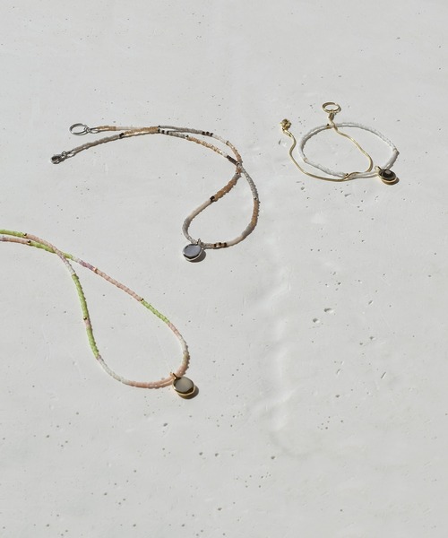 GOLDY（ゴールディ）の「カラー ビーズ × ポイント メタル レイヤード ブレスレット（ブレスレット・レディース・ホワイト/ライトグレー/ブラック/ライトピンク・FREE）」の15枚目の写真