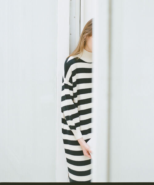 CAROLINA GLASER(カロリナ グレイサー)の「CAROLINA GLASER / ニット ボーダーワンピース(ワンピース・レディース・ネイビー/オフホワイト・ONE SIZE)」の13枚目の写真