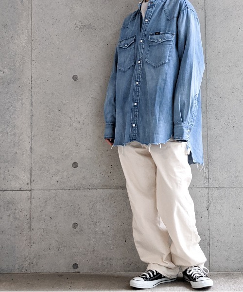 Lee(リー)の「Lee/リー デニム&カラーデニム ストレートペインターパンツ(その他パンツ・レディース・アイボリー/インディゴブルー・SMALL/MEDIUM)」の12枚目の写真