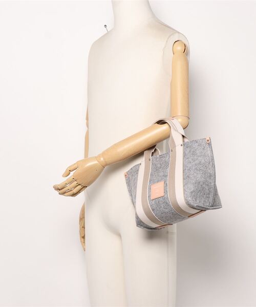 SAC(サック)の「日本製オリジナルテープ 5mm厚フェルトハンドバッグ Happy&Sac(ハンドバッグ・レディース・ライトグレー/ブラウン/イエロー/グレー・FREE)」の5枚目の写真