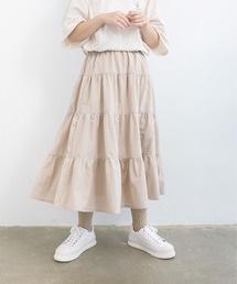 風にゆられるティアードロングスカート